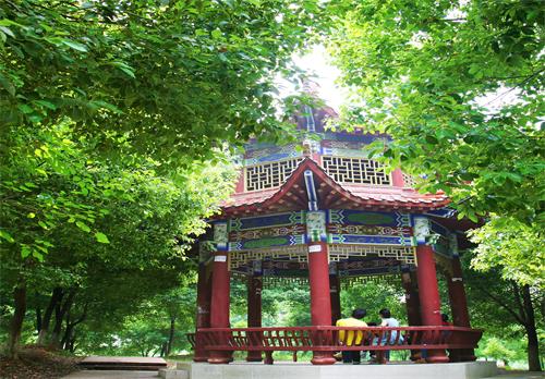 武漢東湖學院本科助學班：涼亭